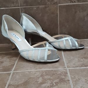 2.5" silver heel slip on pump